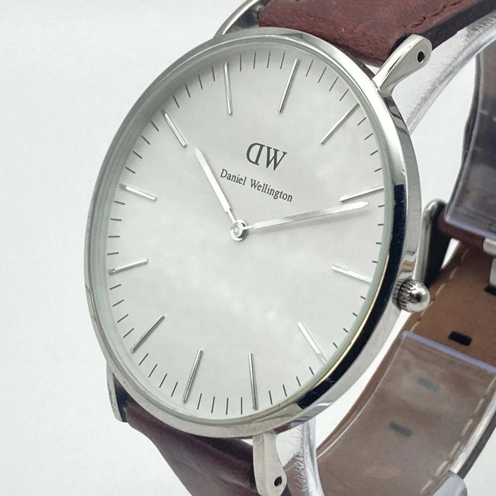 Daniel Wellington Men's Watch 41mm Silver Tone Leather WR 30M New Battery 8.5